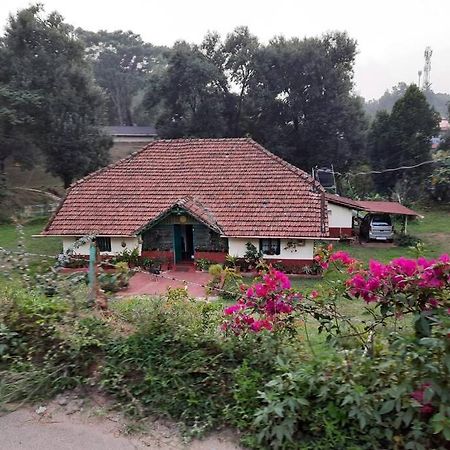 A Quaint Cottage With Rajah'S Seat View. 마디케리 외부 사진