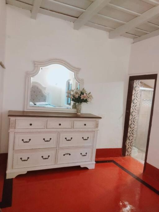 A Quaint Cottage With Rajah'S Seat View. 마디케리 외부 사진