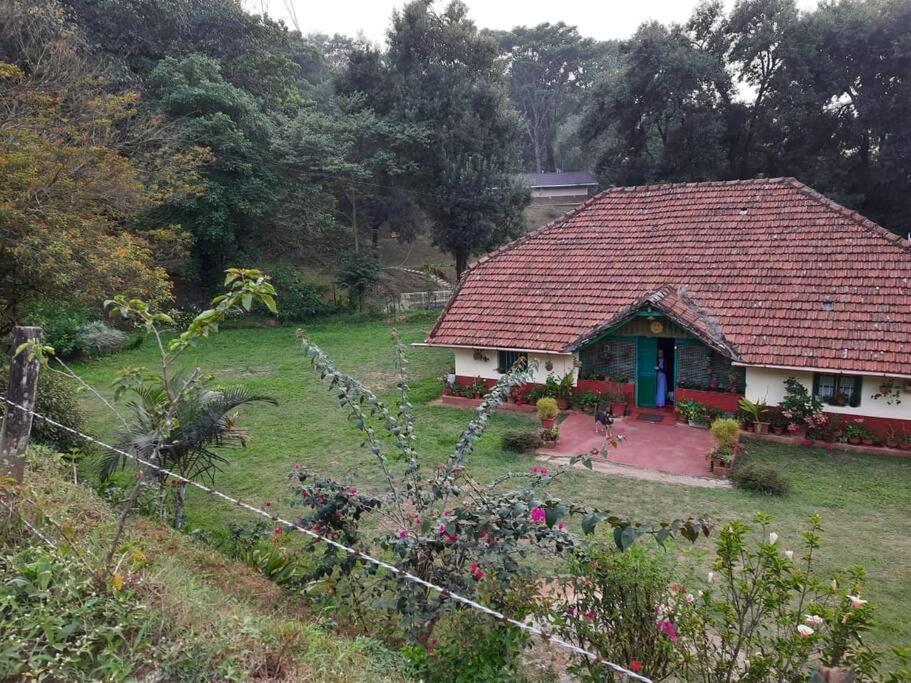 A Quaint Cottage With Rajah'S Seat View. 마디케리 외부 사진